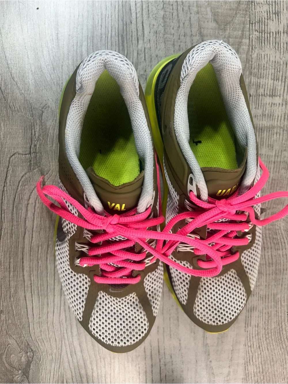 Nike Air Max 2013 Women’s Size 7.5 (24.5 cm)Shoes Olive Green Neon Pink Yellow